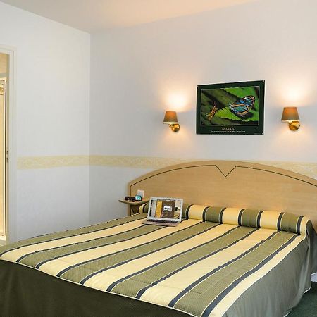 Logis Hotel Restaurant La Boule D'Or Шинон Экстерьер фото