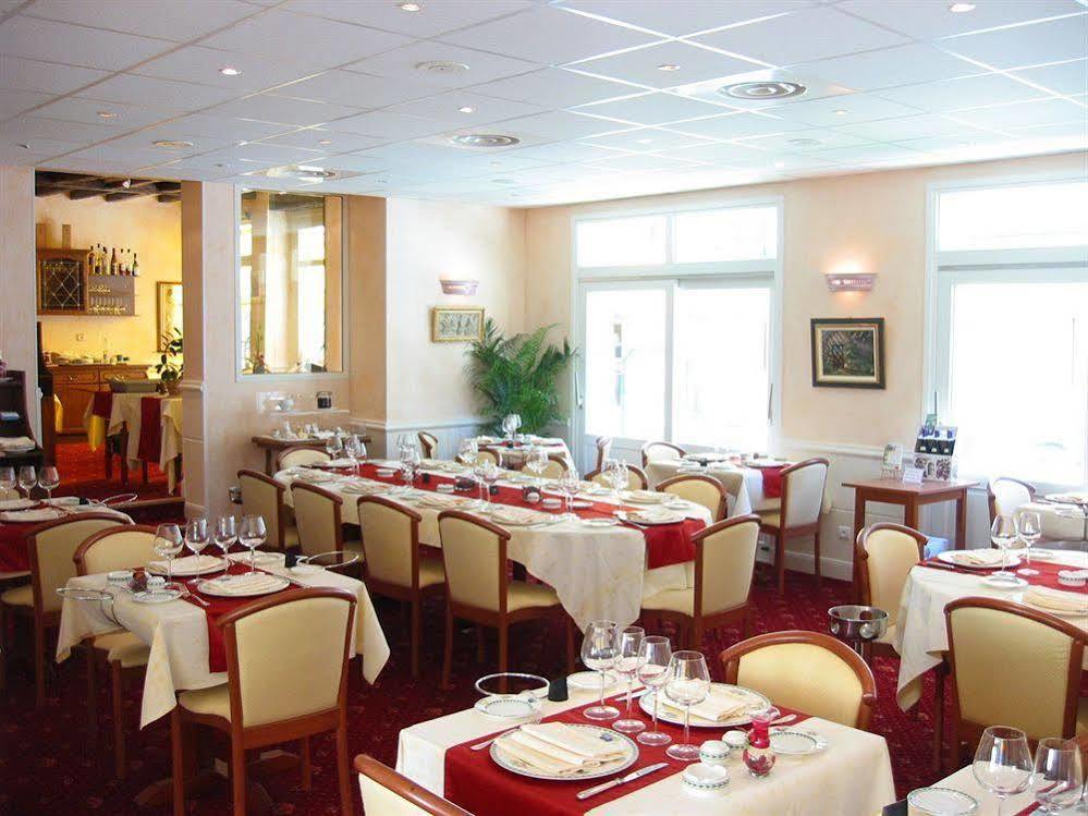 Logis Hotel Restaurant La Boule D'Or Шинон Экстерьер фото