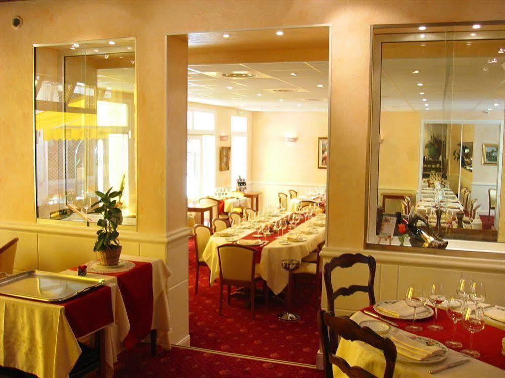 Logis Hotel Restaurant La Boule D'Or Шинон Экстерьер фото