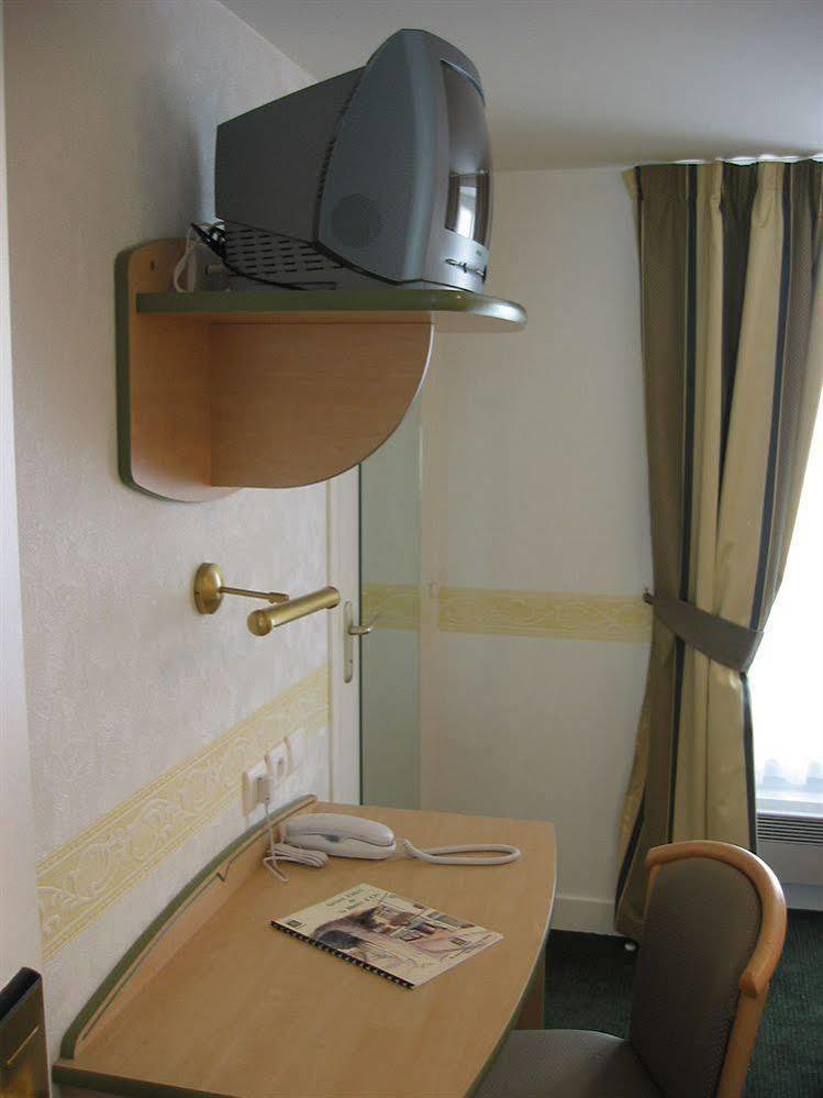 Logis Hotel Restaurant La Boule D'Or Шинон Экстерьер фото