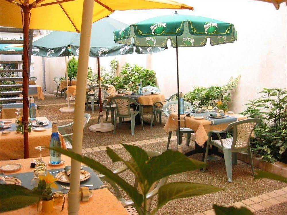 Logis Hotel Restaurant La Boule D'Or Шинон Экстерьер фото