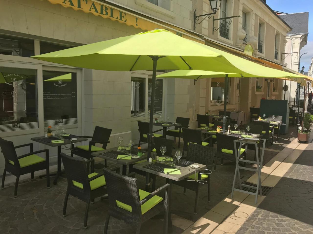 Logis Hotel Restaurant La Boule D'Or Шинон Экстерьер фото